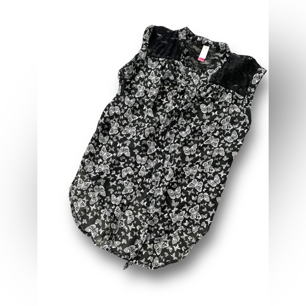No Boundaries Button Front/Tie Front Top